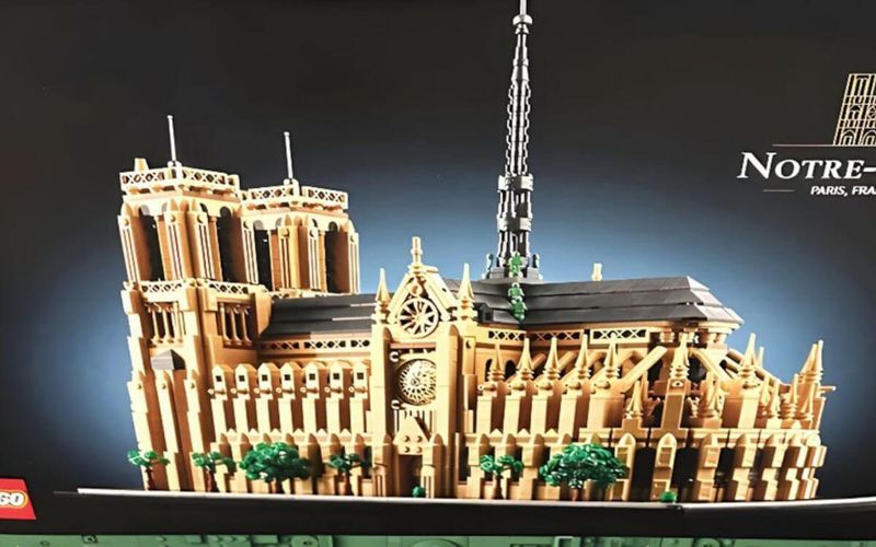 LEGO Architecture 21061 Notre Dame Cathedral leak