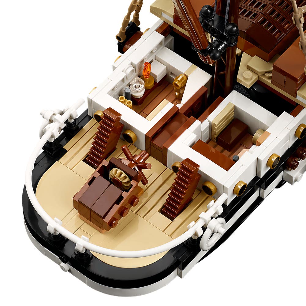 LEGO Icons 10335 The Endurance Ship cabins interior