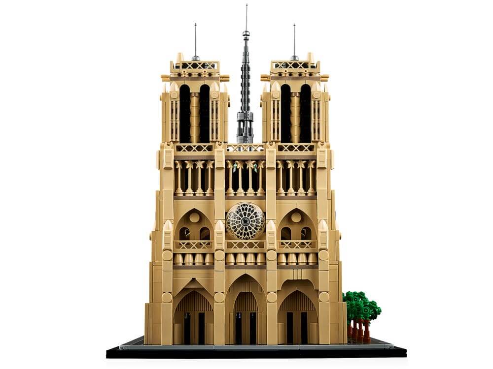 LEGO Architecture 21061 Notre Dame de Paris front view