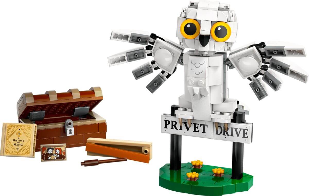 LEGO 76425 Hedwig at Privet Drive 4